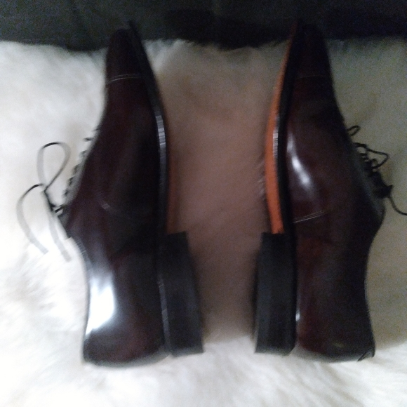 JOHNSTON AND MURPHY MENS SHOES - Picture 4 of 5